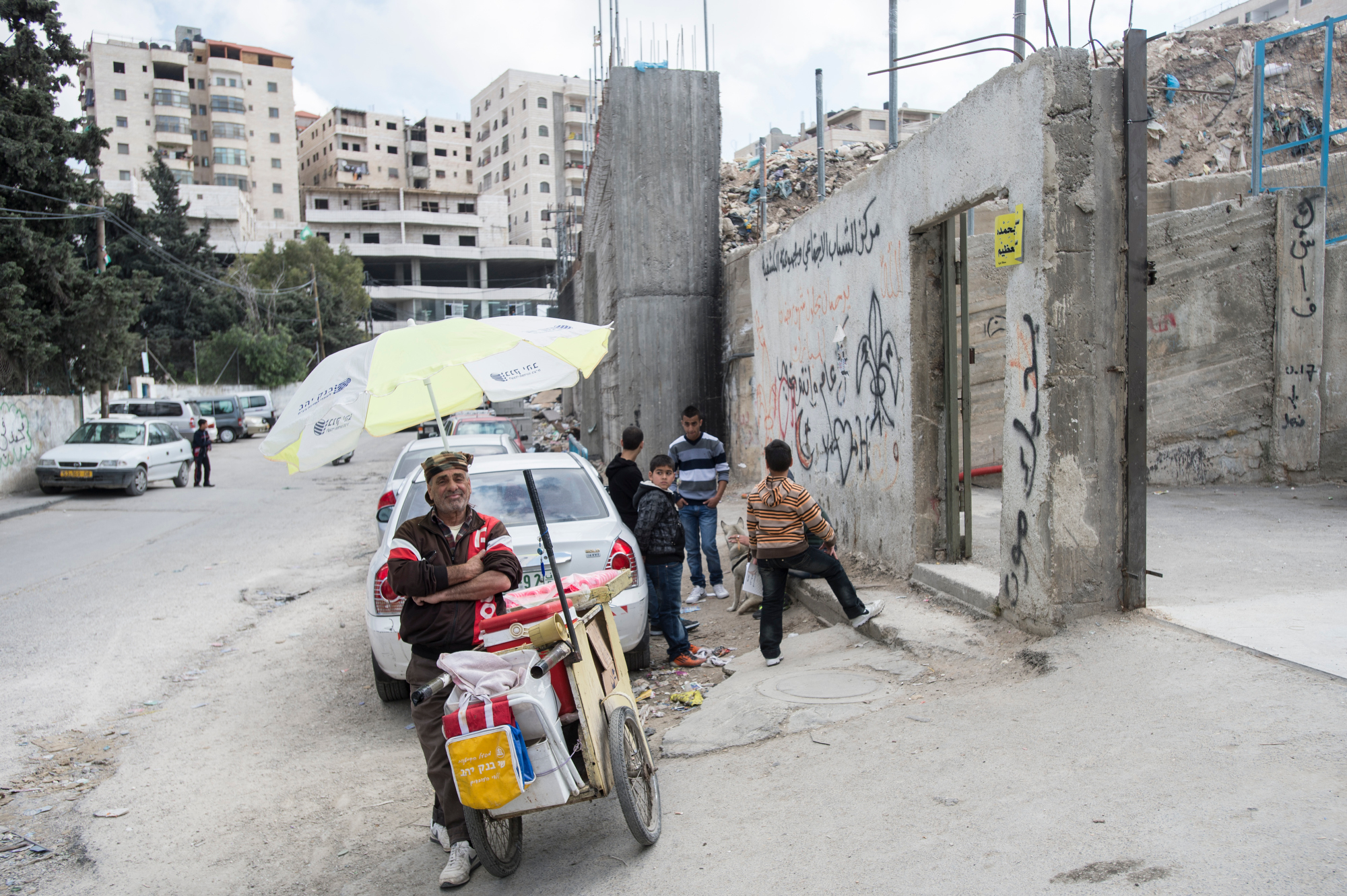 April2013, Israel '24h Jerusalem'project by zero one 24 Projektregie: Volker Heise, Produzent Thomas Kufus (zero one 24)overall project director: Volker Heise, producer: Thomas Kufus (zero one 24)Koproduzenten / coproducers: Alegria Productions (F), tv stations BR (D) / ARTE (D/F)im Shufat Campin the Shufat Camp